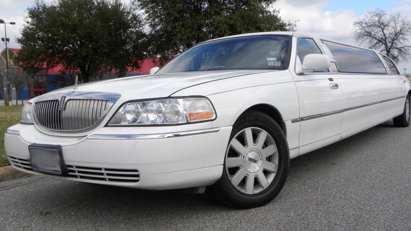 Kettering Lincoln Town Limo Hire