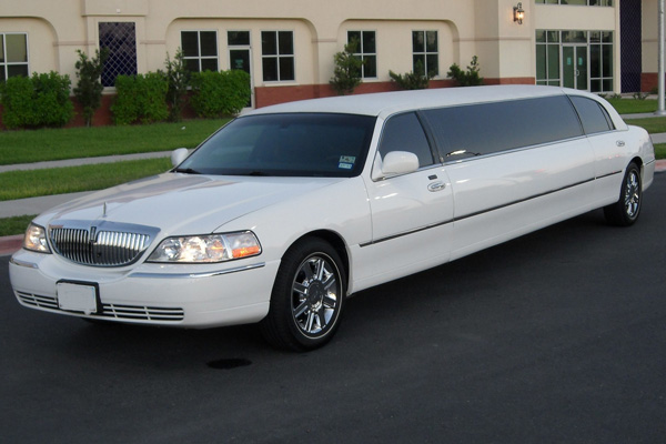 Kettering Lincoln Town Limo Hire